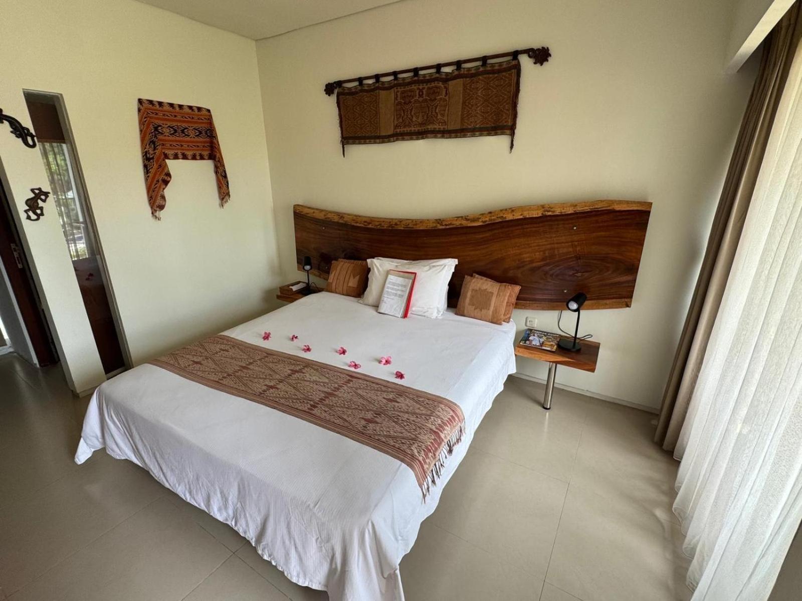 Villa Karingal Senggigi Exterior photo