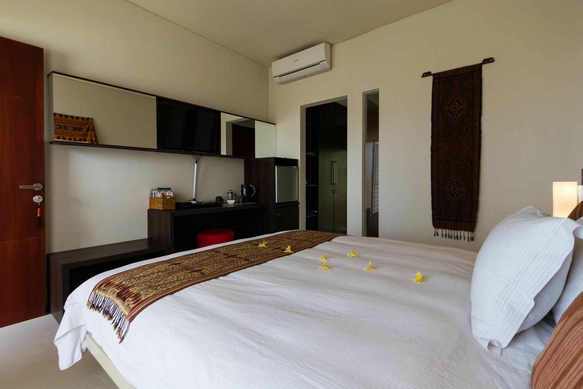 Villa Karingal Senggigi Exterior photo